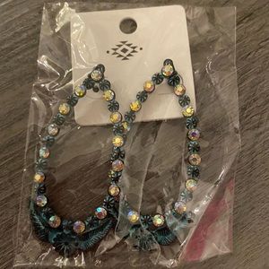 Beautiful wire earrings antique style lead compliant